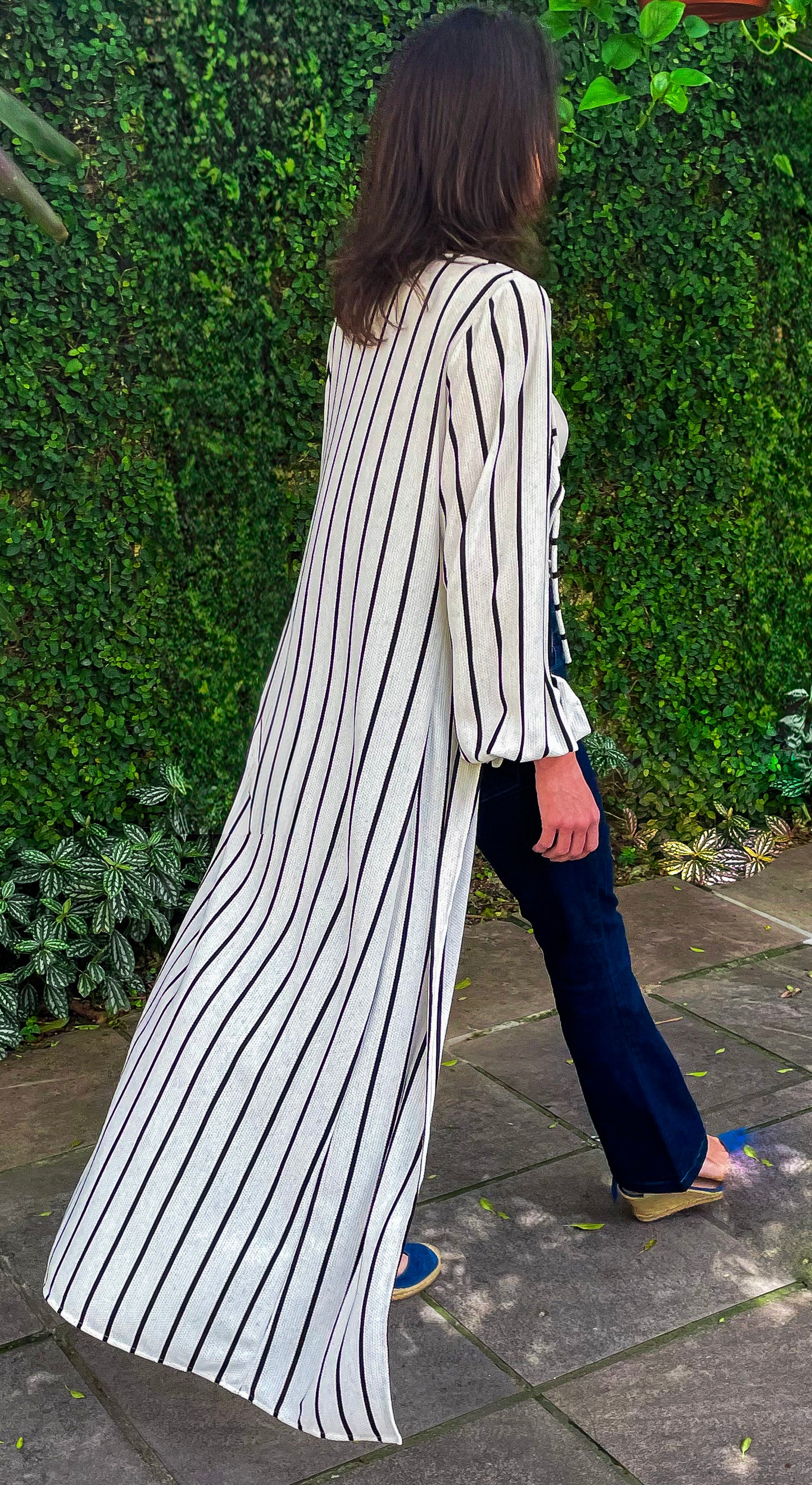 BLACK AND WHITE STRIPED KIMONO